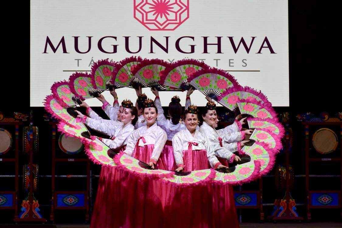 Mugunghwa_hagyomanyorzo-tancegyuttes_Forras_Koreai-Kulturalis-Kozpont