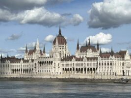 Hungarian Parliament E X