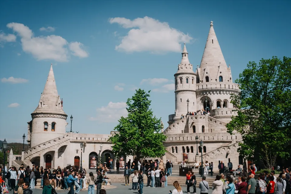 Budapest Iconic Landmarks People Anadolu