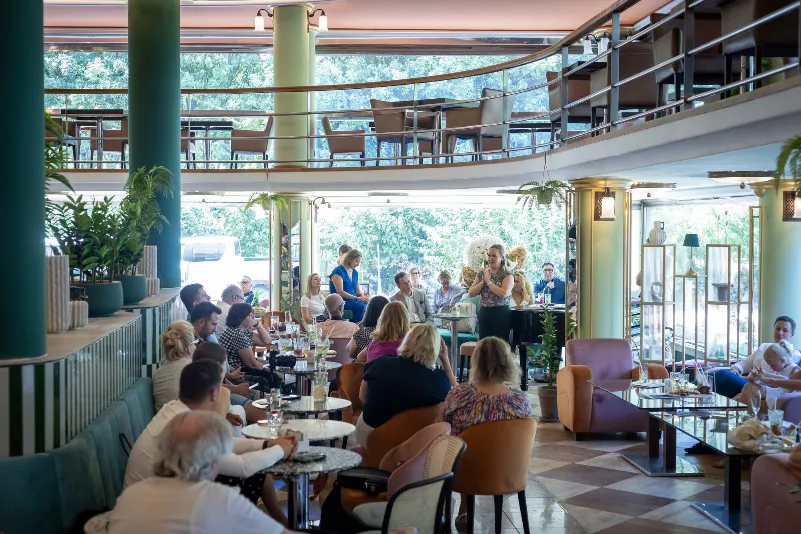 Budapests Storied Dunapark Cafe To Reopen