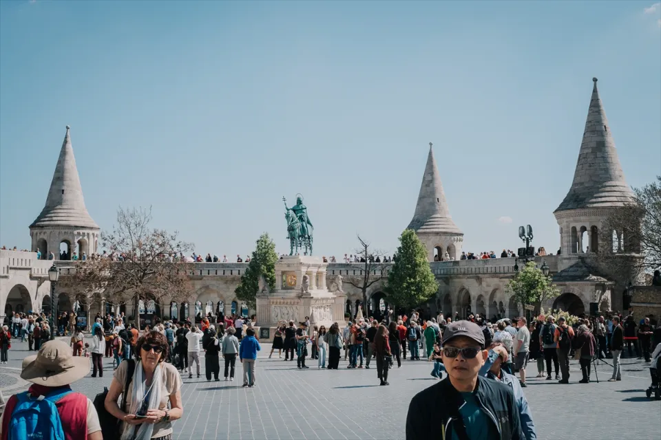 Budapest Iconic Landmarks People Anadolu