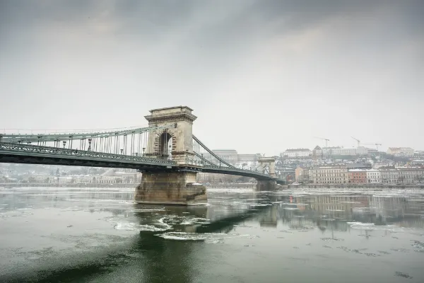 Chain Bridge Danube Ice Winter