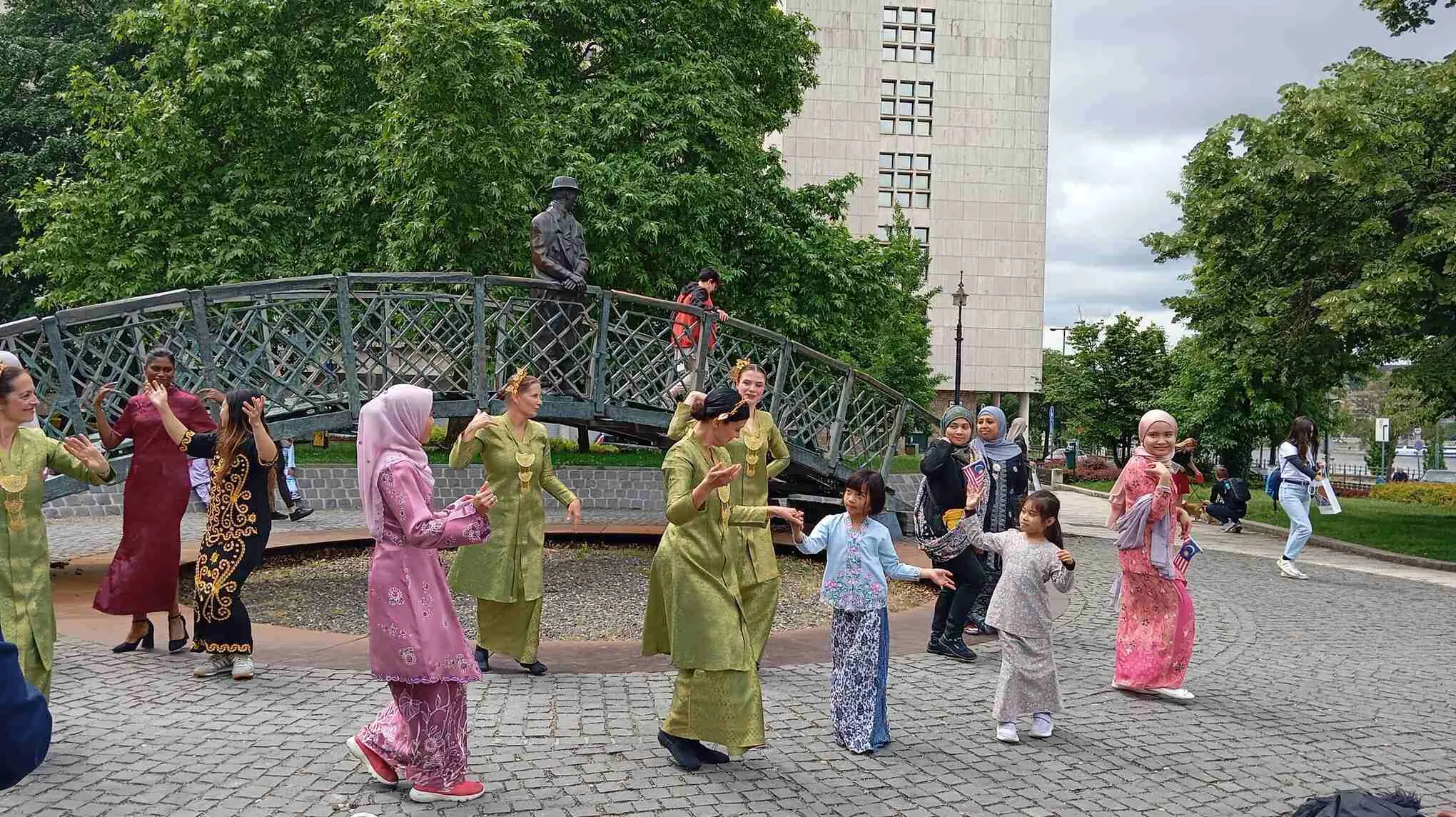 Malaysian Tram Sarong
