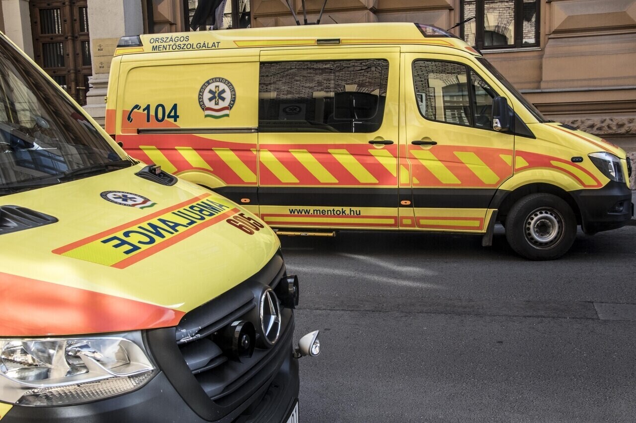 Ambulance Budapest Crash Injuries