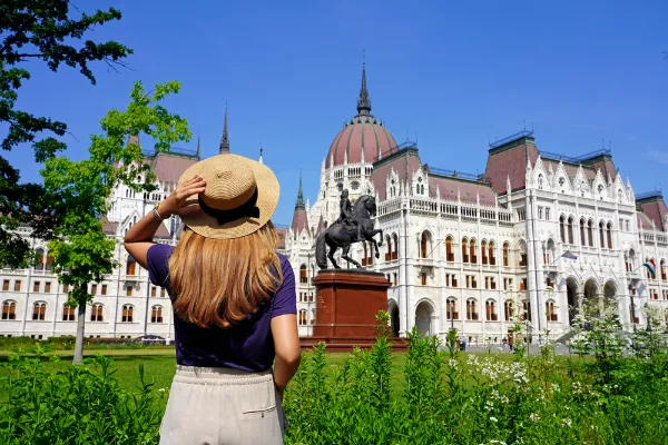 Summer Warmth Hungary Budapest Parliament Weather