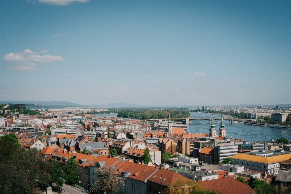 Budapest Iconic Landmarks People Anadolu