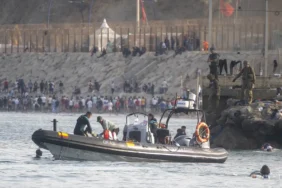 AA MIGRANTS ARRIVE ON SHORE AFTER ATTEMPTING SEA CROSSING TO CEUTA FROM MOROCCO X