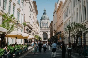 Budapest Iconic Landmarks People Anadolu X
