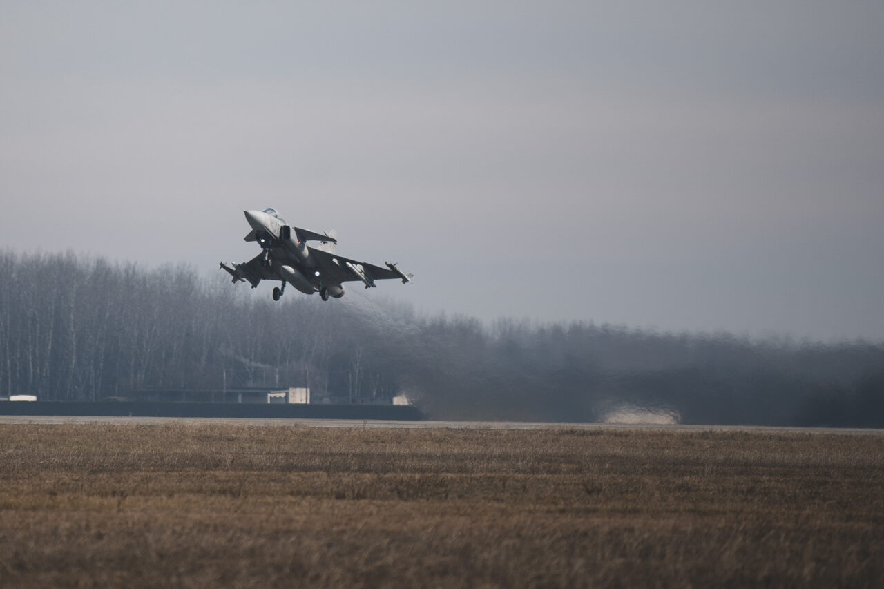 I Gripen ungheresi hanno intercettato nuovamente gli aerei militari