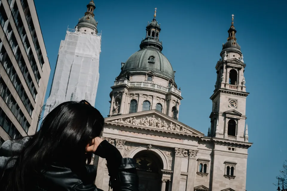 Budapest Iconic Landmarks People Anadolu