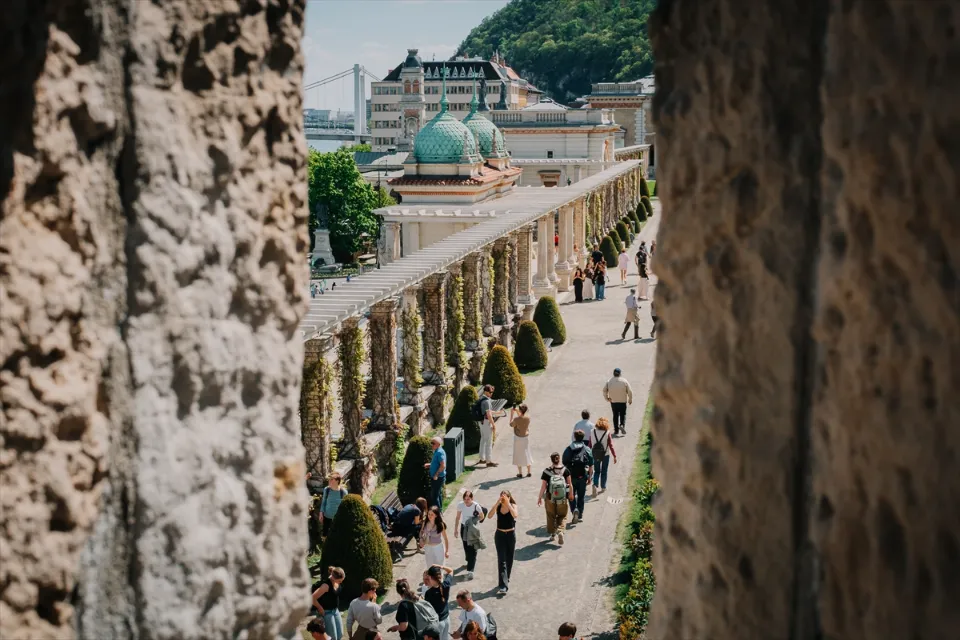 Budapest Iconic Landmarks People Anadolu