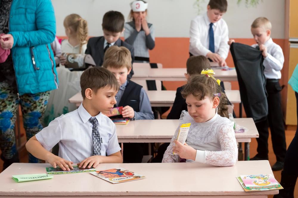 Hungarian Mayor Outrage Student Names School Ceremony