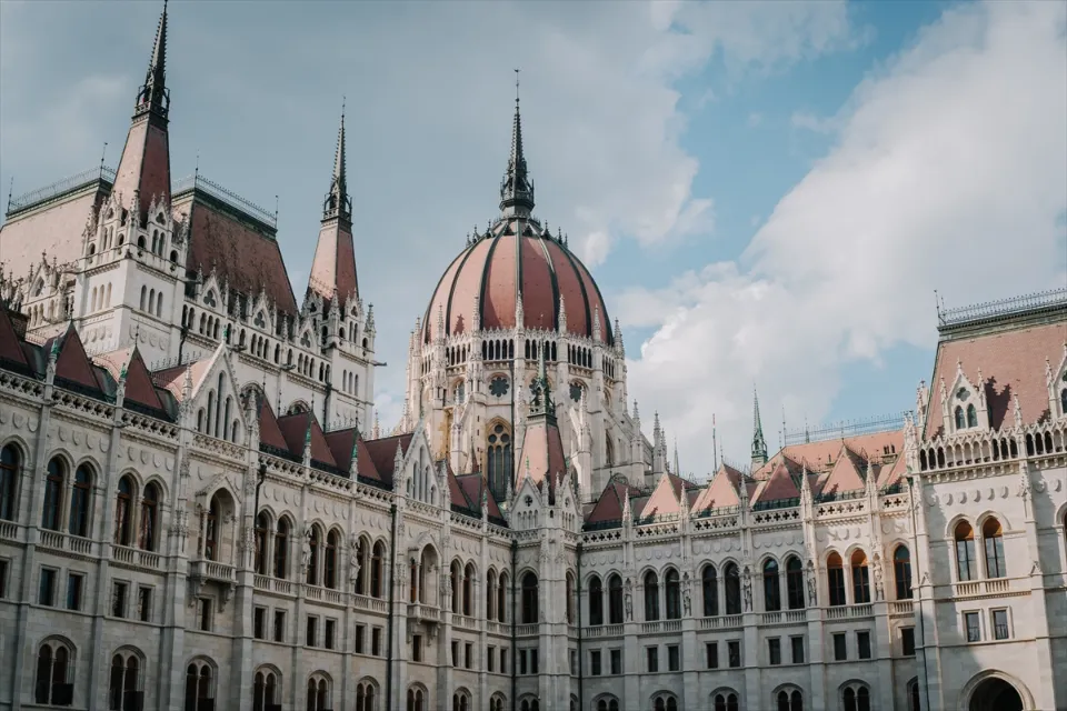 Budapest Iconic Landmarks People Anadolu