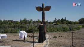 Devecser Bizarre Monument X