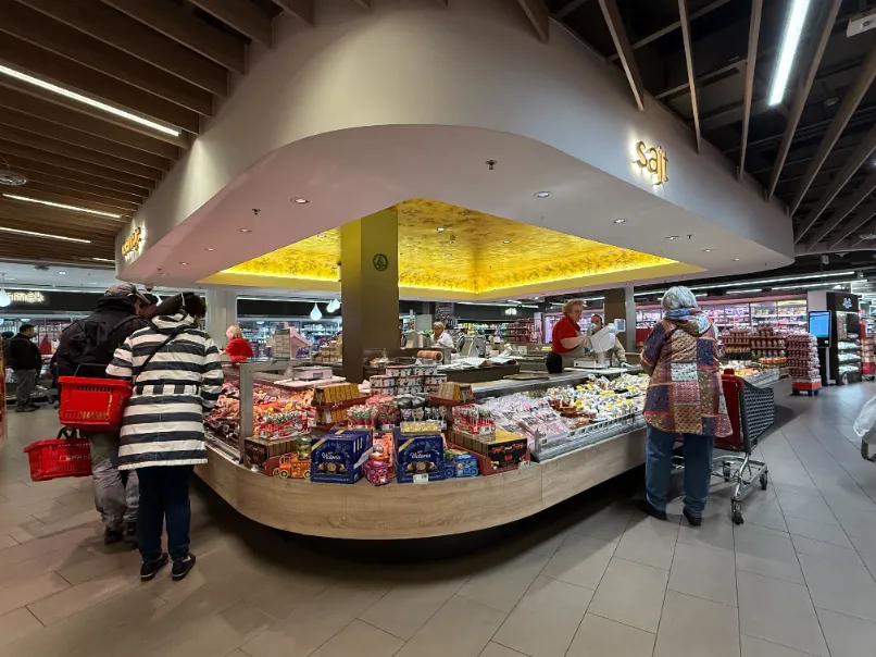 Shopping Budapest Mall Spar