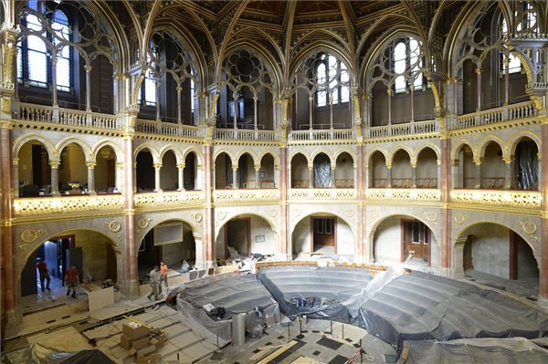 parlament-ungaria-199 locuri