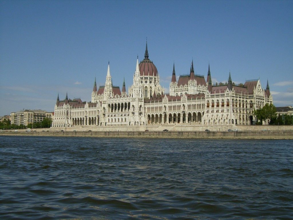 البرلمان-بودابست-المجر