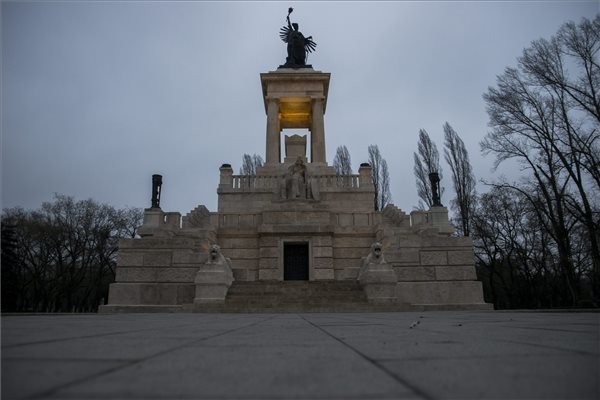 kossuth mausoleum3