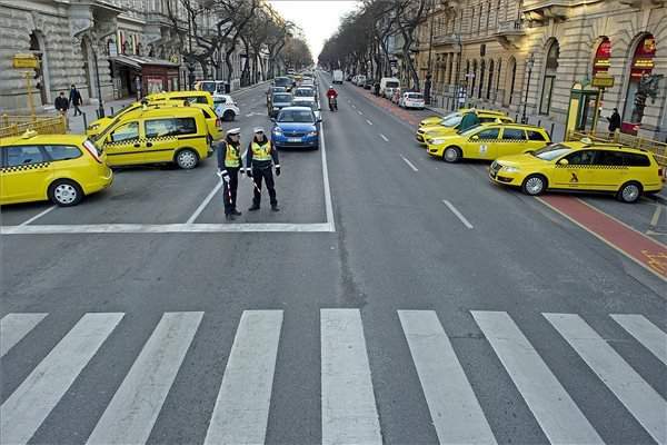 taxi demonstration3