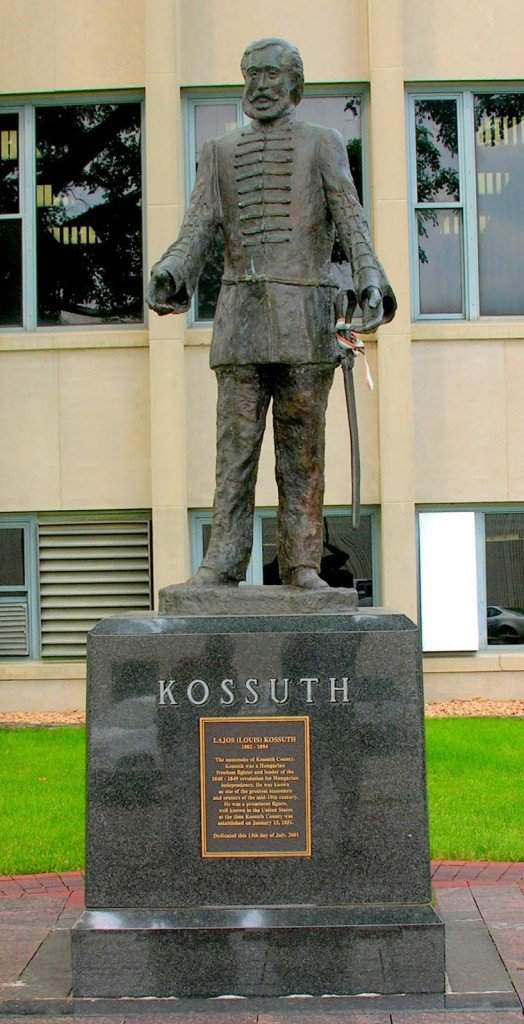 kossuth-statura-1