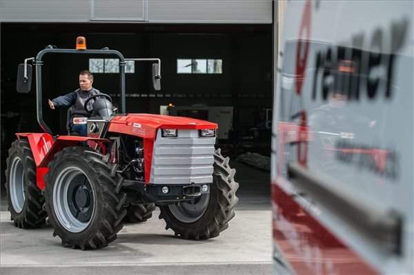 traktor-maďarsko