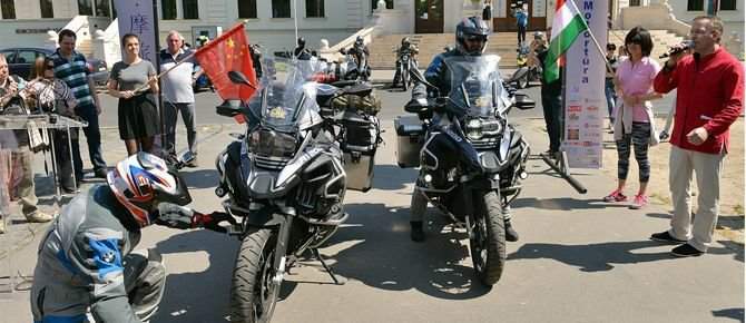 الصين-المجر-سائقي الدراجات النارية -4