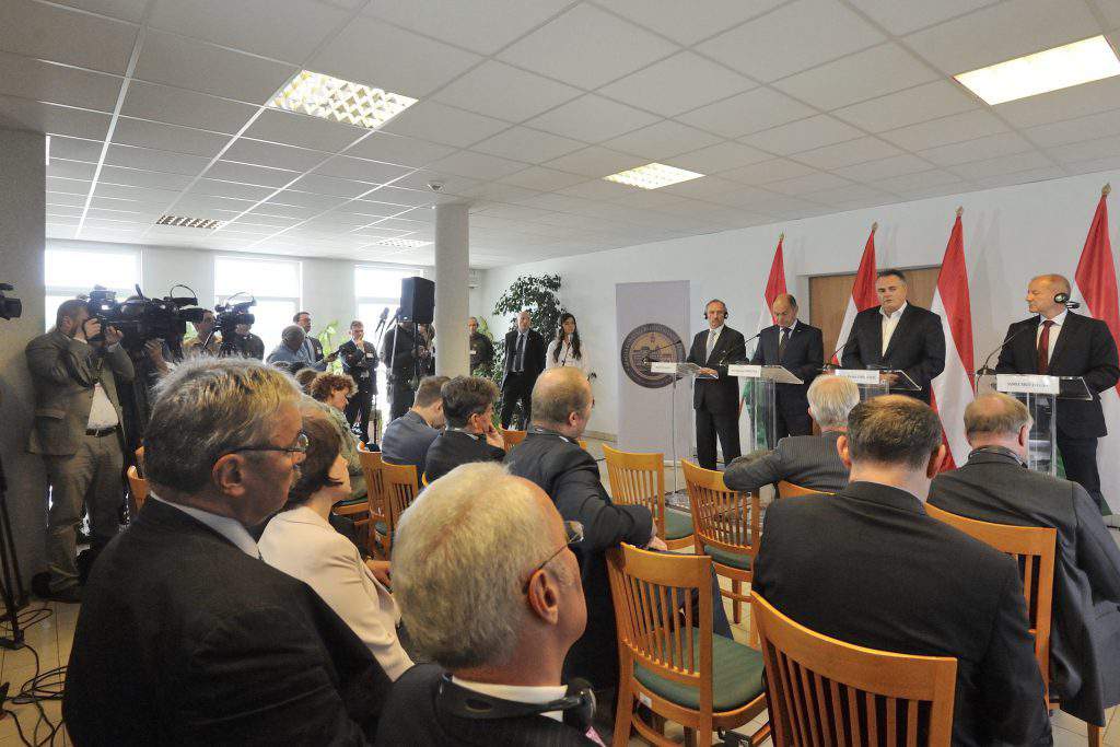 Ministros de Interior y Defensa se reúnen con homólogos austriacos