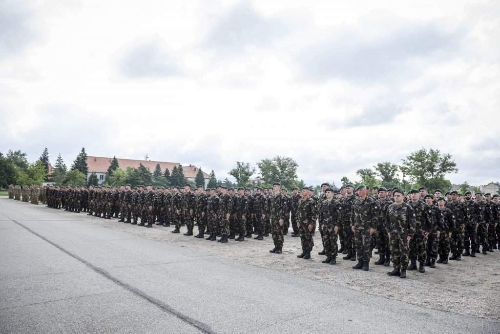 Iraki és koszovói misszióba induló katonákat búcsúztattak - army-Hungary