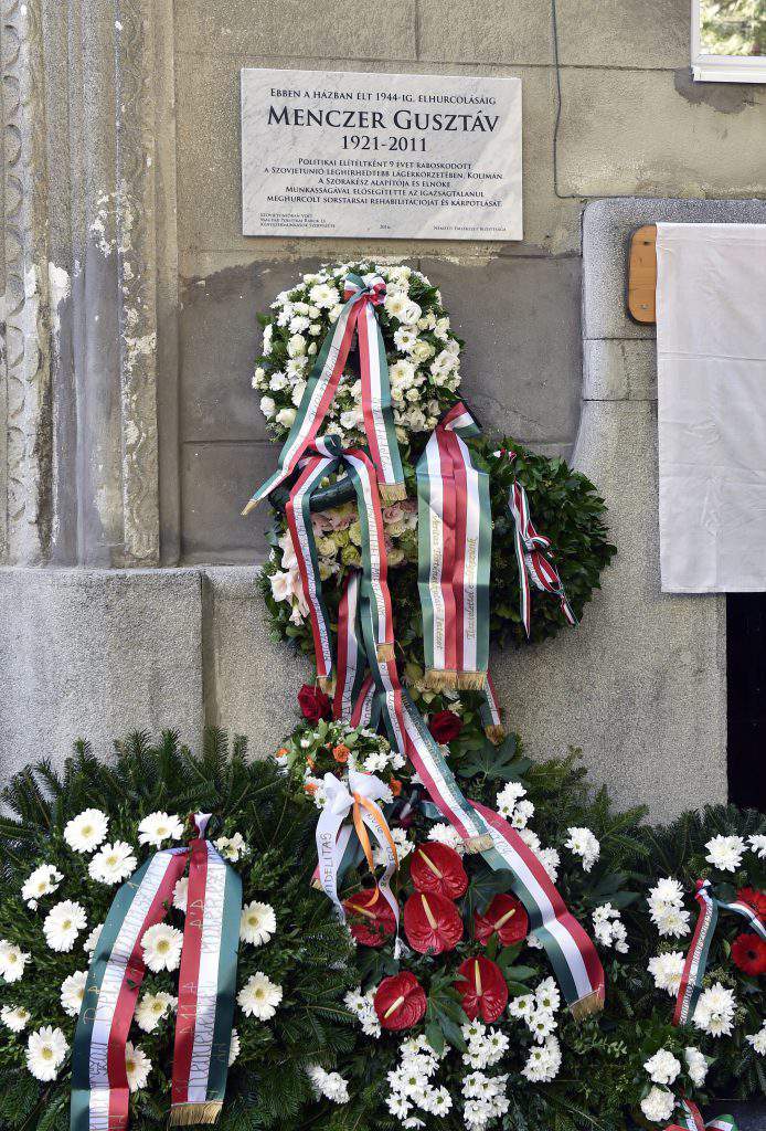 紀念古拉格囚犯門澤爾的紀念碑
