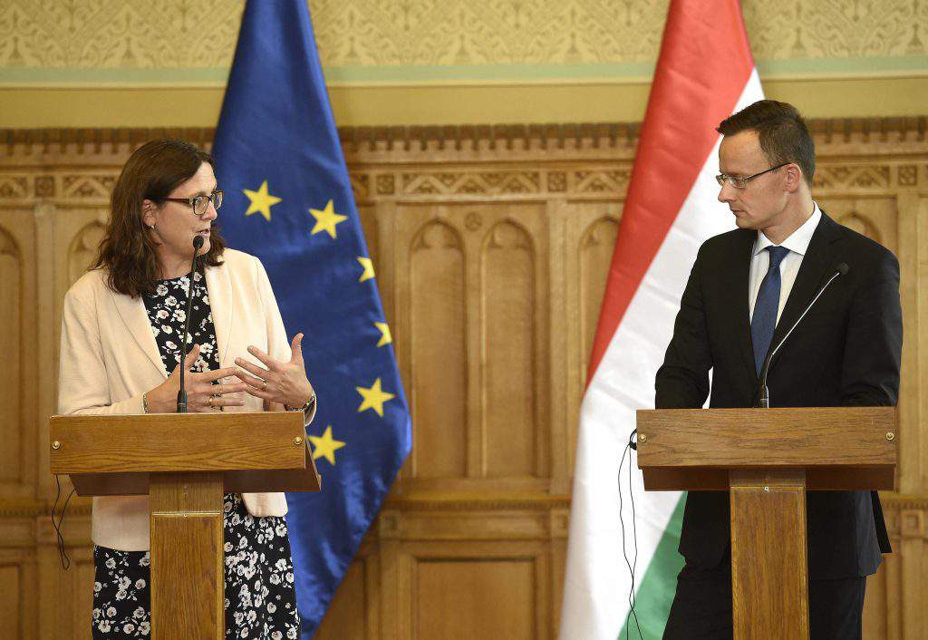Budapest, 2016. szeptember 26. Cecilia Malmström kereskedelempolitikáért felelõs uniós biztos és Szijjártó Péter külgazdasági és külügyminiszter a megbeszélésüket követõen tartott sajtótájékoztatón az Országházban 2016. szeptember 26-án. MTI Fotó: Bruzák Noémi