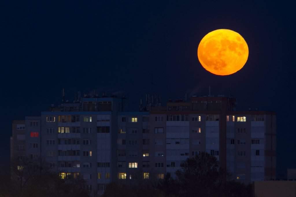 Superluna sopra Nagykanizsa. 14 novembre 2016. Foto:: Varga György / MTI