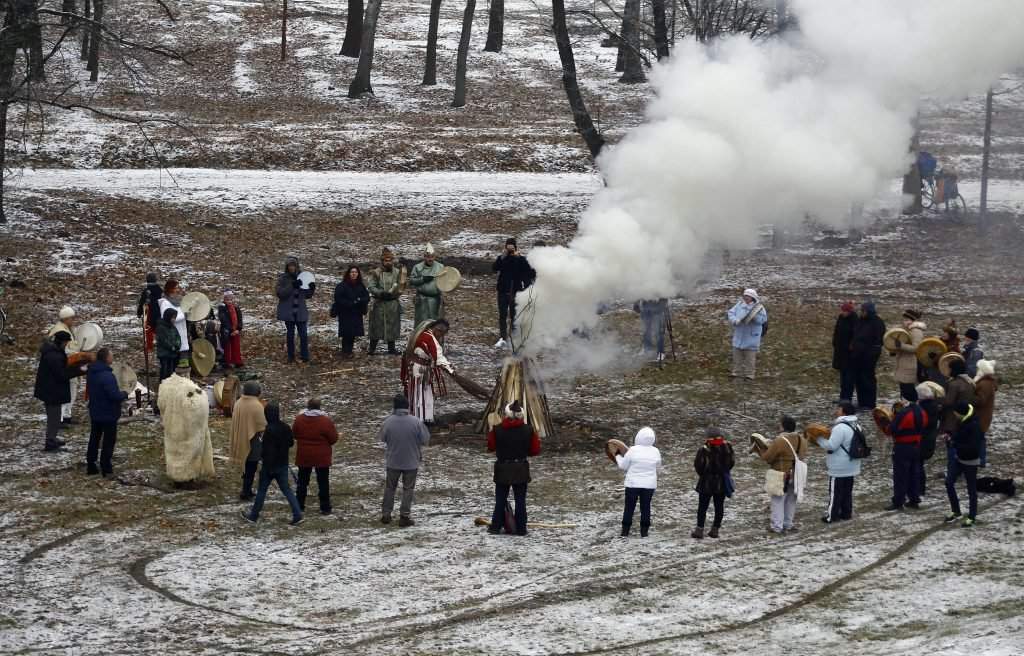 Les Hongrois célèbrent le solstice d'hiver 2016 à travers le pays, photo : MTI