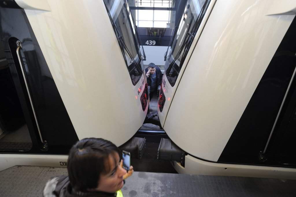 Összeütközött két métro a Pillangó utcánál