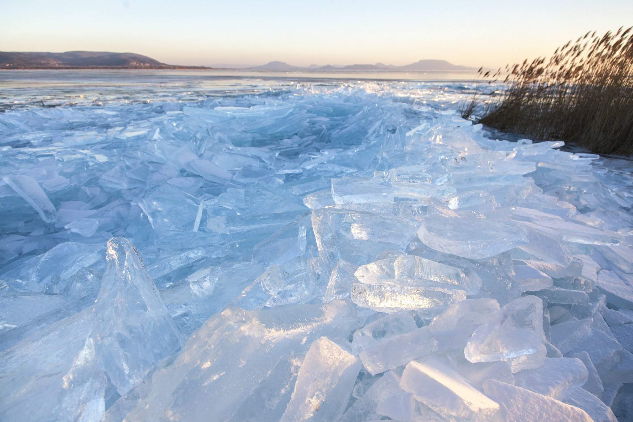 Beautiful Photos Depicting Frozen Lake Balaton Beautiful Photos Depicting Frozen Lake Balaton