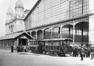 1887, en la estación de tren de Nyugati