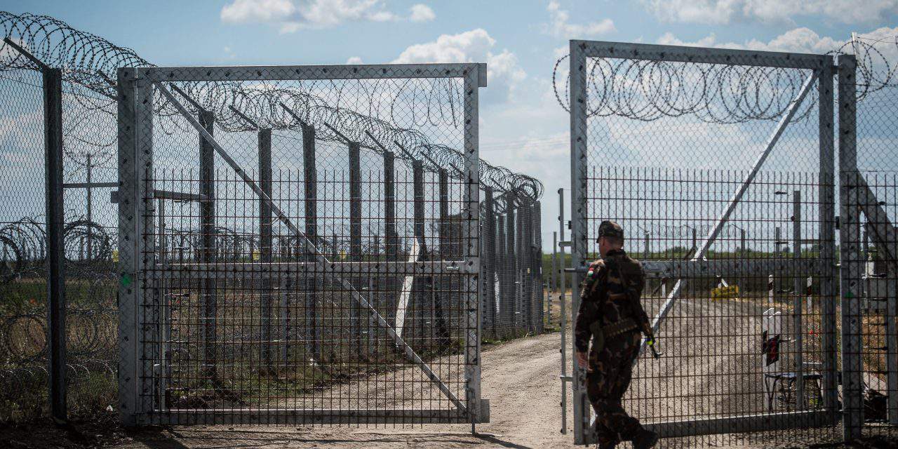 Majority of Hungarians want fight against migrant quotas to continue – Survey