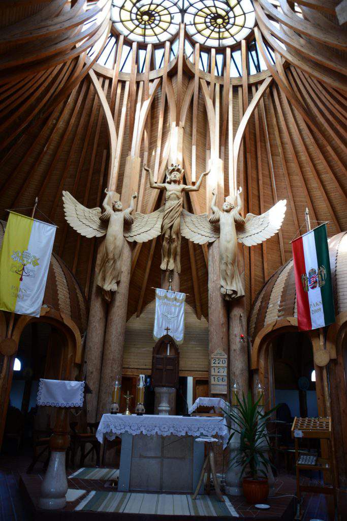 Makovecz paks belső wikicommons e1495719903168