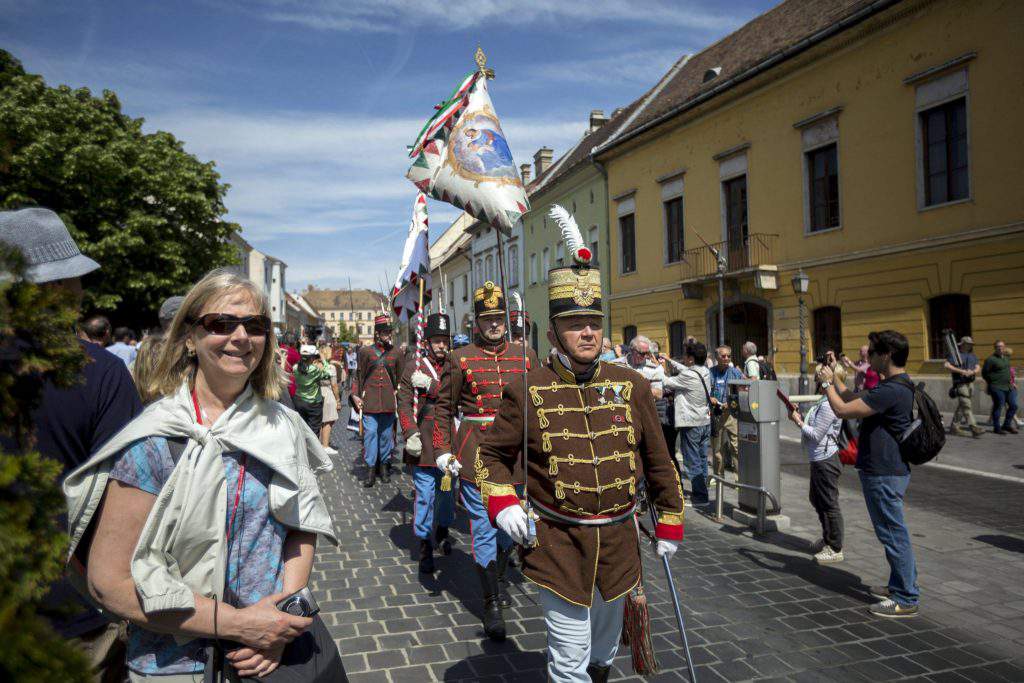 tavaszi hadjárat katonai felvonulás