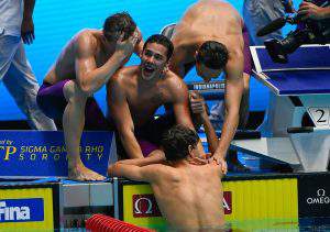 junior úszó váltó2