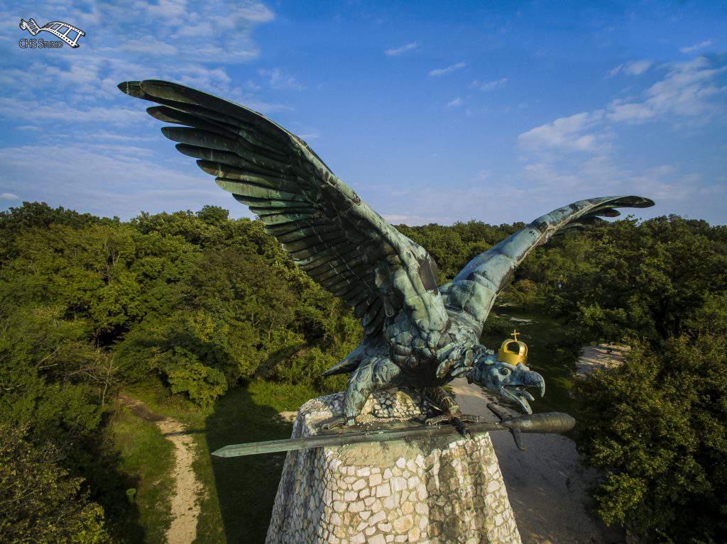 Tatabánya turul bird statue hawk eagle