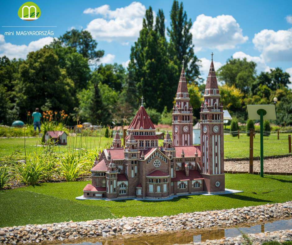 Szeged dóm The Cathedral and Votive Church of Our Lady of Hungary miniature mini maquette Szarvas