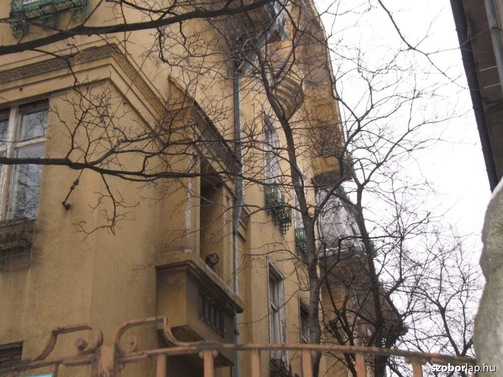 hungary budapest staue