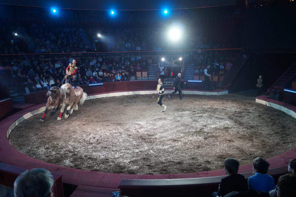 Hlavní město cirkus v Budapešti jízda na koni