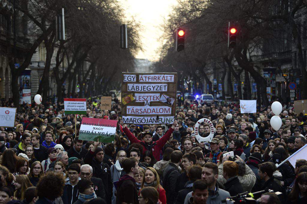 A huge students demonstration for the better education - PHOTOS from Budapest