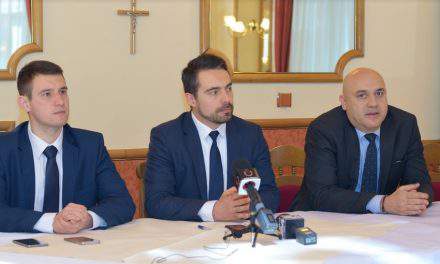 Hungary becoming ’emigrant country’ at stake, says Vona in Transylvania