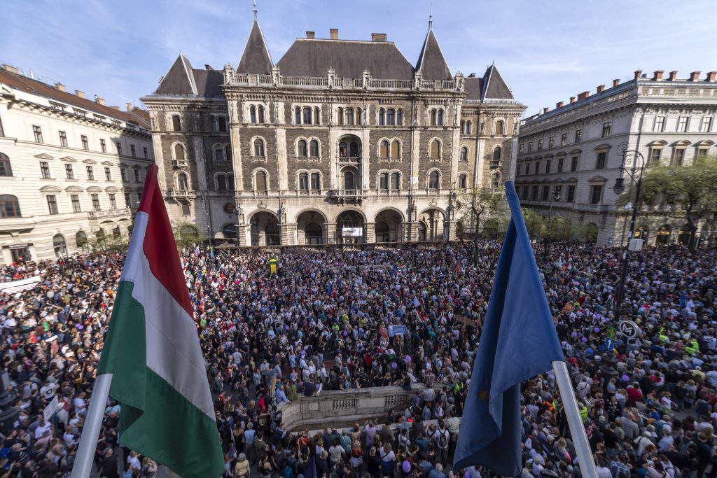 Decepcionados con los resultados electorales, los manifestantes protestan en Budapest, foto: MTI