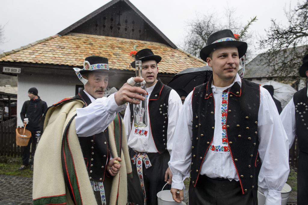 匈牙利Hollókő – 传统复活节，照片：MTI