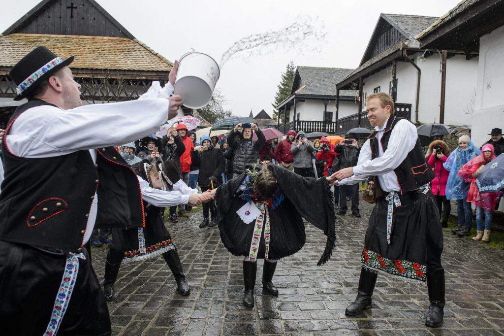 Hollókő, Maďarsko – Tradiční Velikonoce, foto: MTI