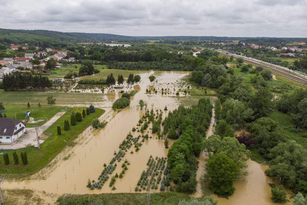 Stürme, Zwangsräumungen und vier Tote trafen Westungarn