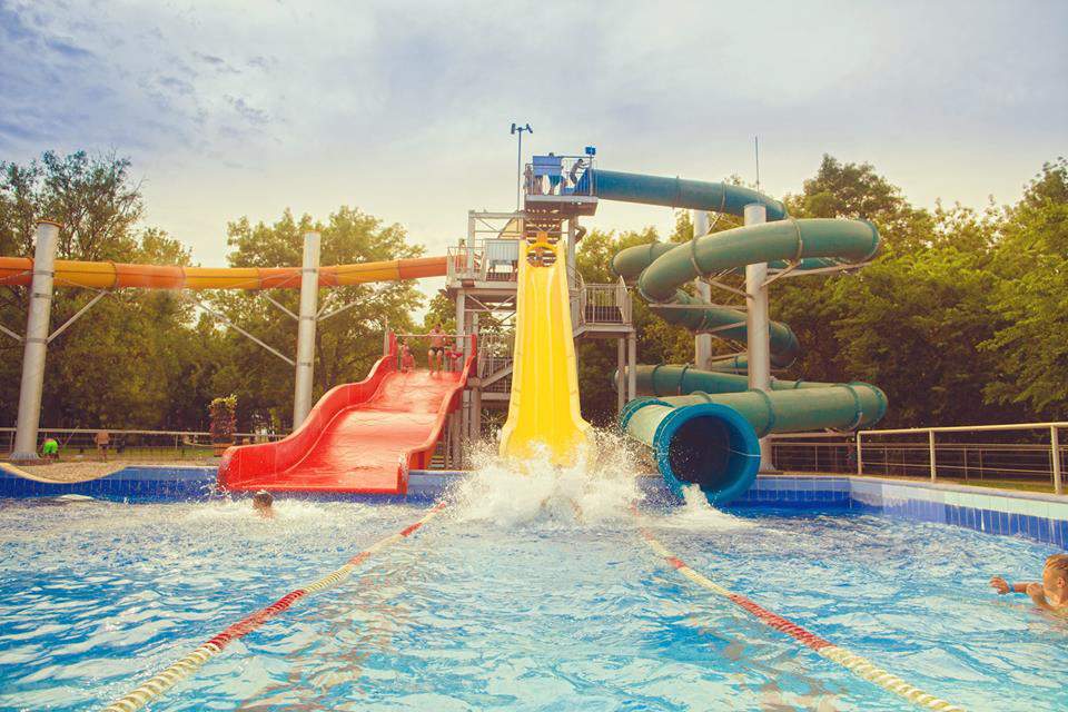 aquaparks, water slides